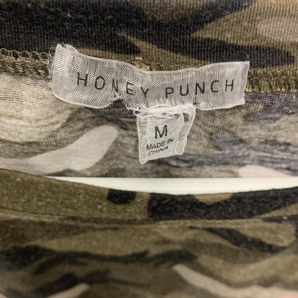 Honey Punch Camo Cropped T-Shirt Medium - Picture 3 of 5